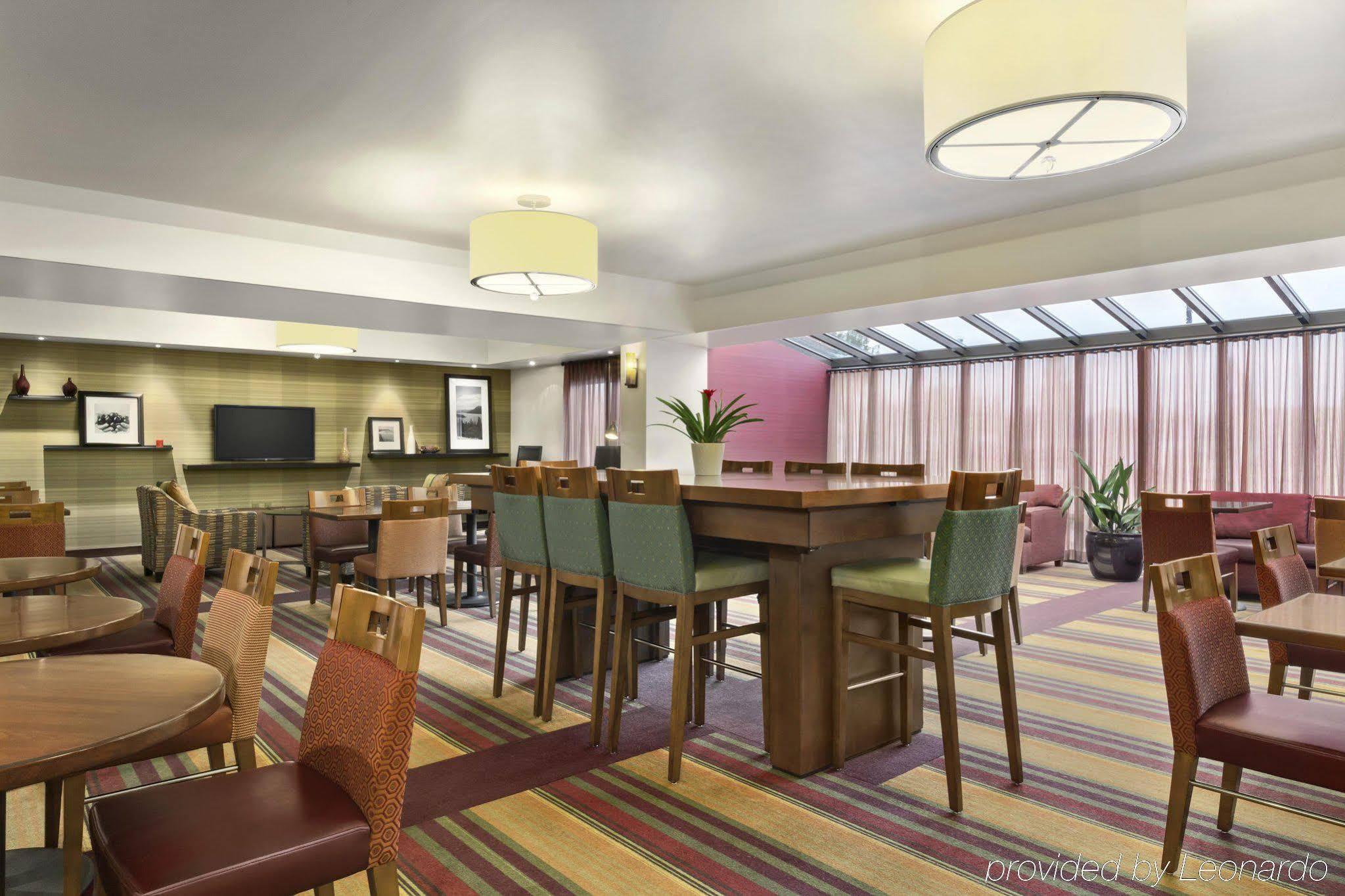 Hampton Inn Portland Airport Екстериор снимка